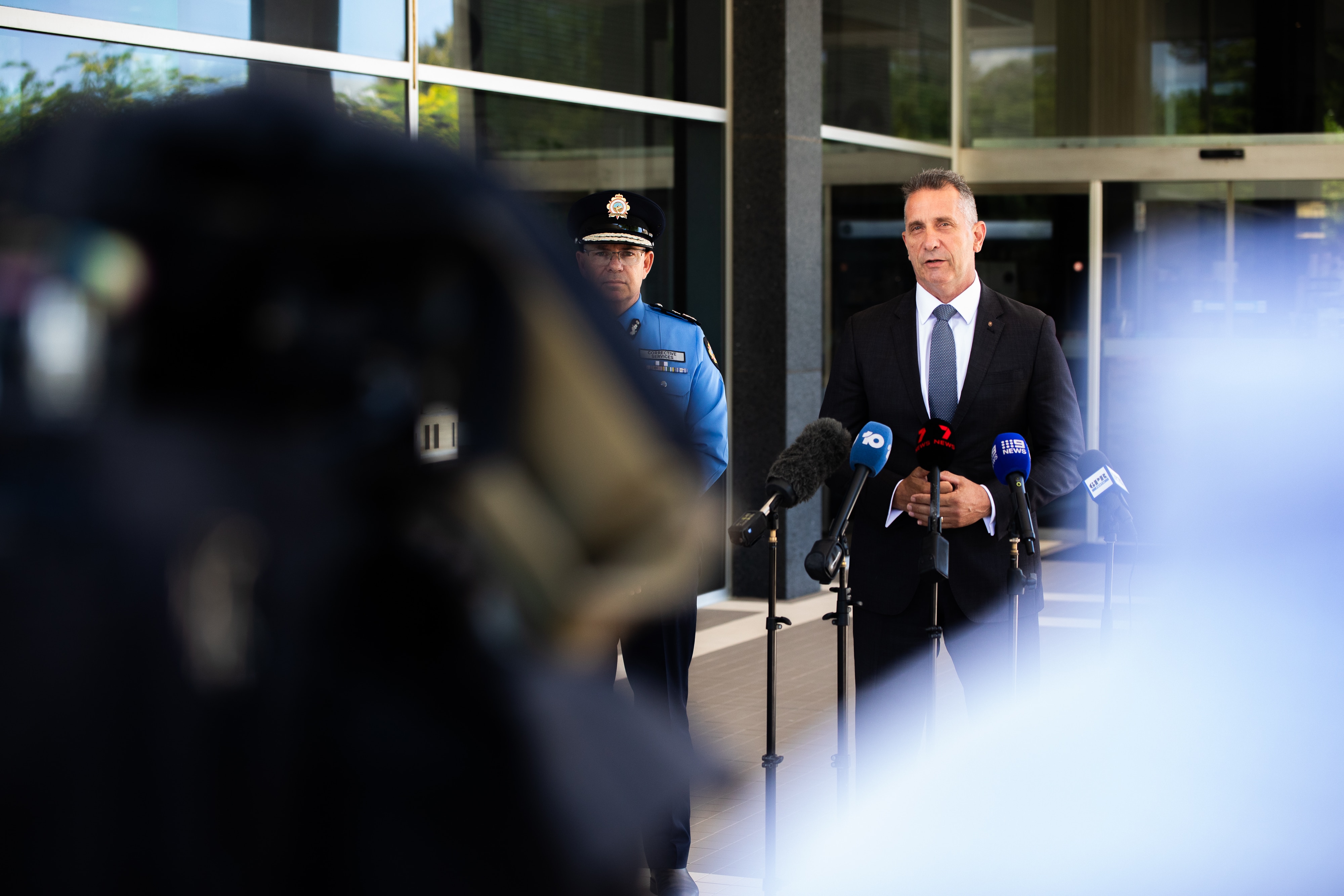 Paul Papalia fala ao microfone.