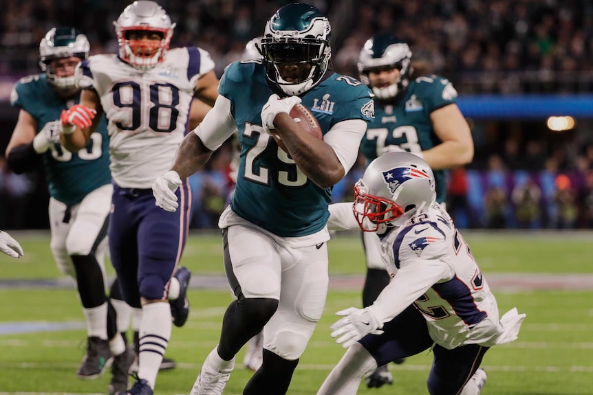Philadelphia Eagles running back LeGarrette Blount (29) runs for a touchdown in Super Bowl LII.