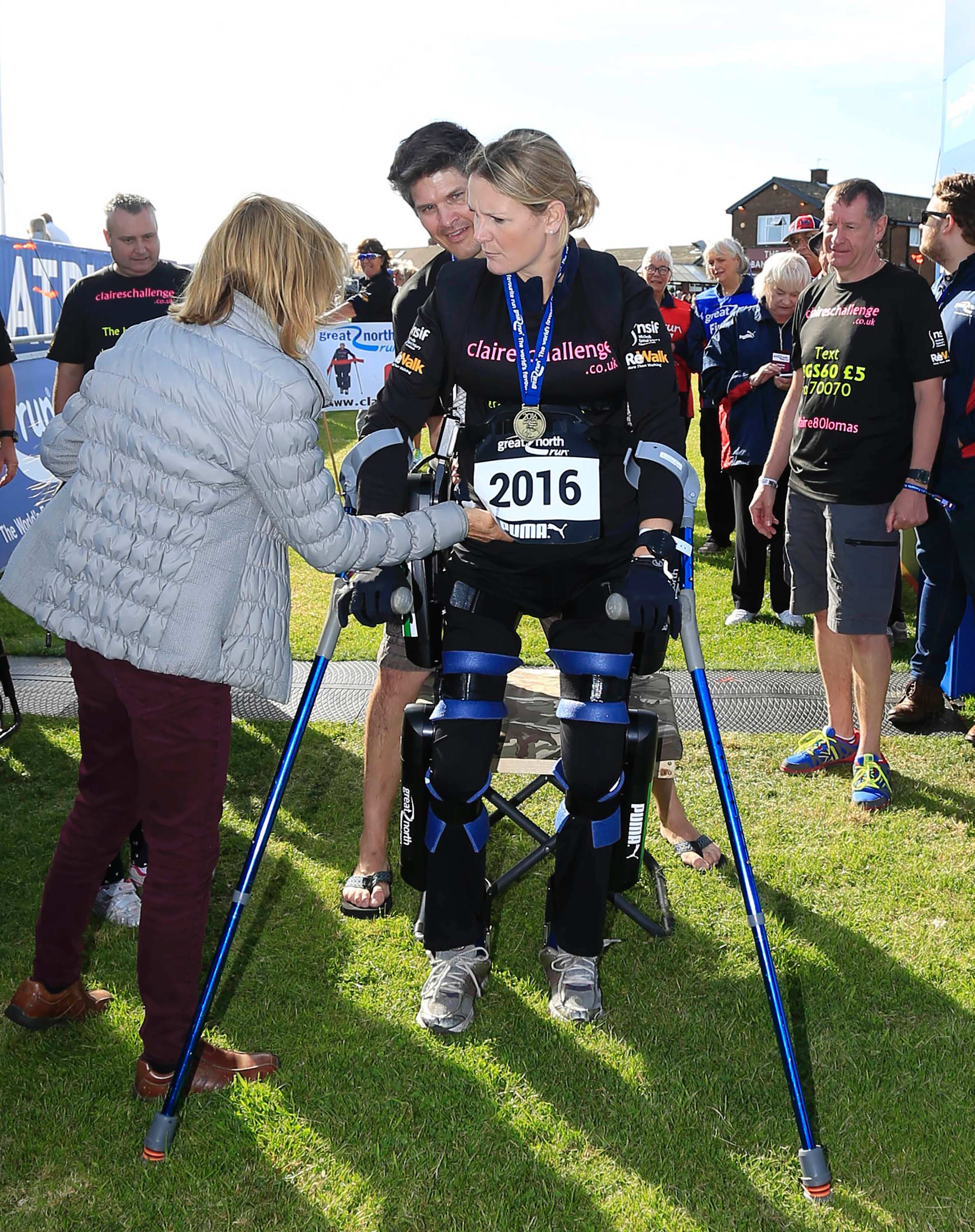 Great North Run: Paralysed pregnant woman wearing bionic suit completes ...
