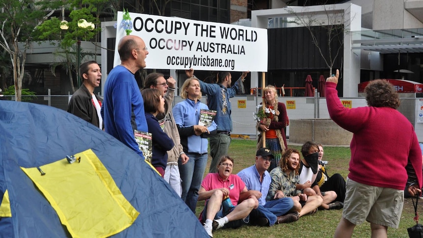 The 18-day Occupy Brisbane protest is being dismantled as police move on about 100 protesters at the square.