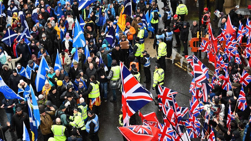 Pro-independence protesters and unionist protesters come face to face in Glasgow, Scotland