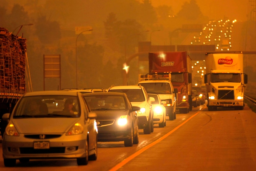 Smoke from the Waldo Canyon wildfire causes traffic congestion in the US state of Colorado.