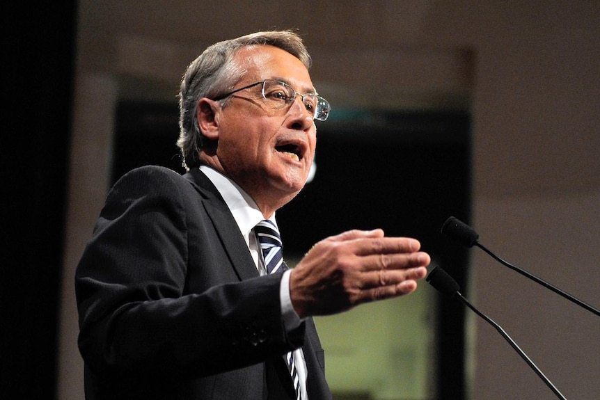 Wayne Swan delivers the closing address to the tax forum (AAP Image: Alan Porritt)