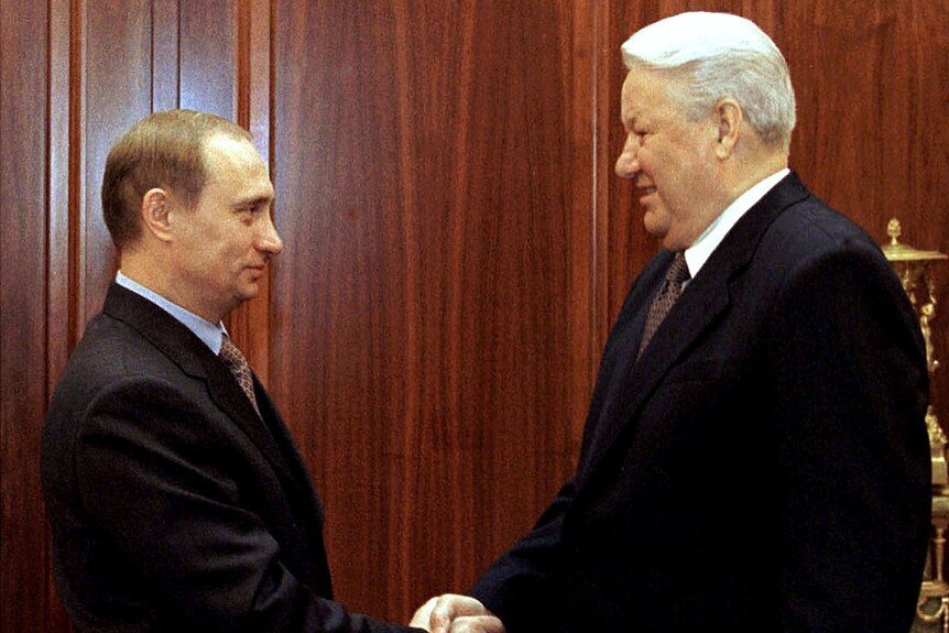  Yeltsin and Putin shaking hands