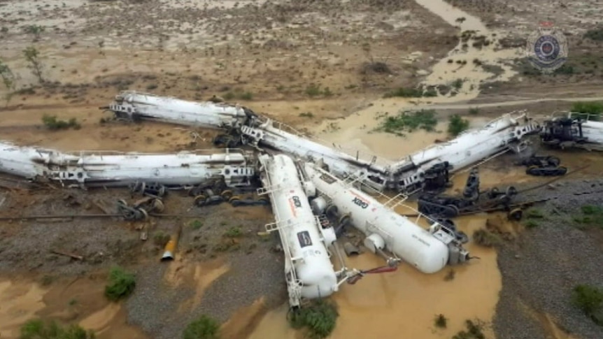 Freight train carrying sulphuric acid derails near Julia Creek