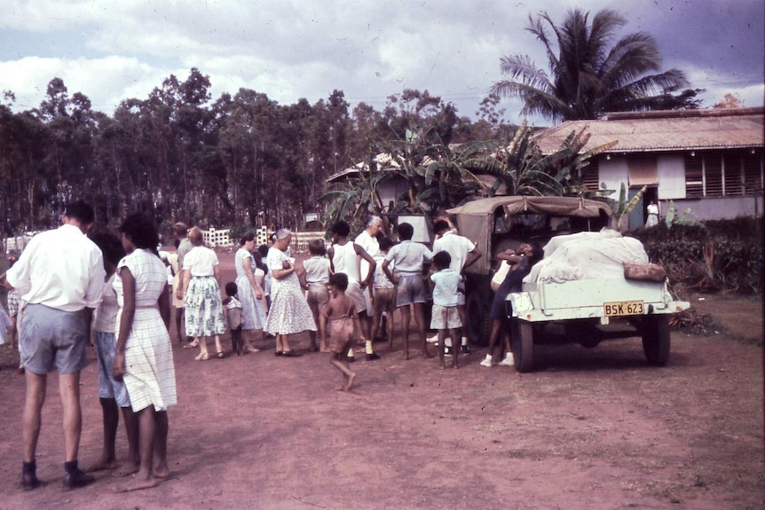 An image of children outside Retta Dixon Home in the NT