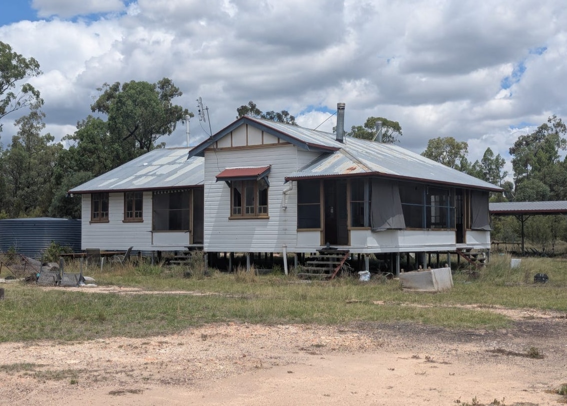Wieambilla property where officers died put up for sale in 'dilapidated' state