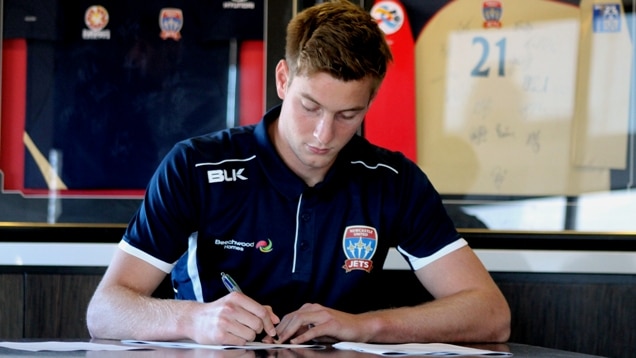 Lachlan Jackson extends his contract with Newcastle Jets