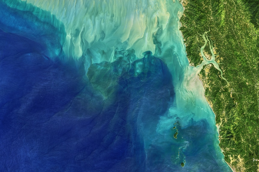 A satellite image showing internal waves in the Andaman Sea.
