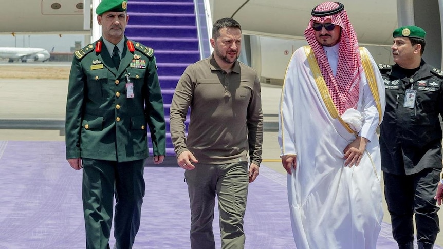 Le président ukrainien Volodymyr Zelenskyy arrive en Arabie saoudite pour le sommet de la Ligue arabe