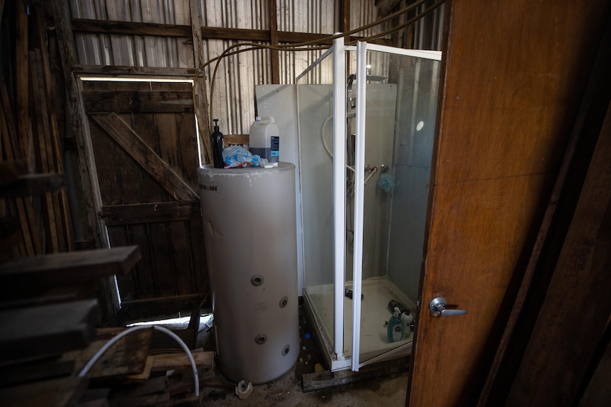 Shower arrangement at a shed.