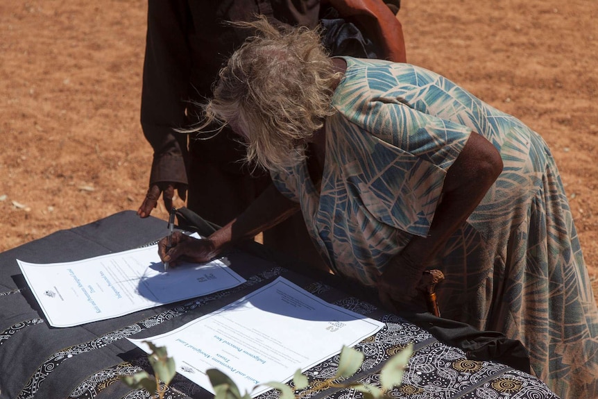 Historic signing of the Katiti Petermann Indigenous Protected Area (IPA)