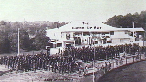 Soldiers parade out the front of the Adelaide Cheer Up Hut in 1918.