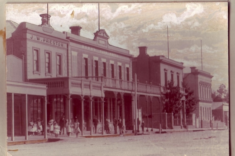 A historic photo of a pub. 