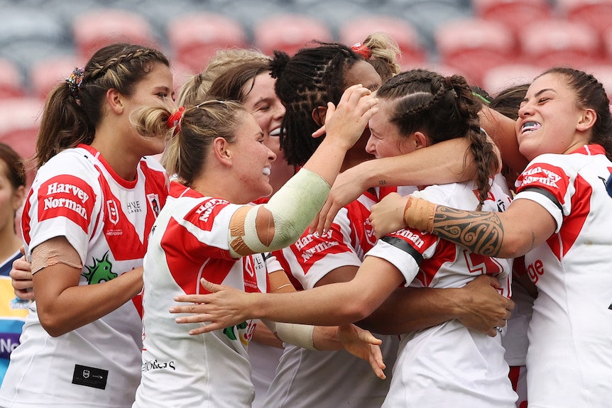 The Dragons NRLW side celebrate a try 