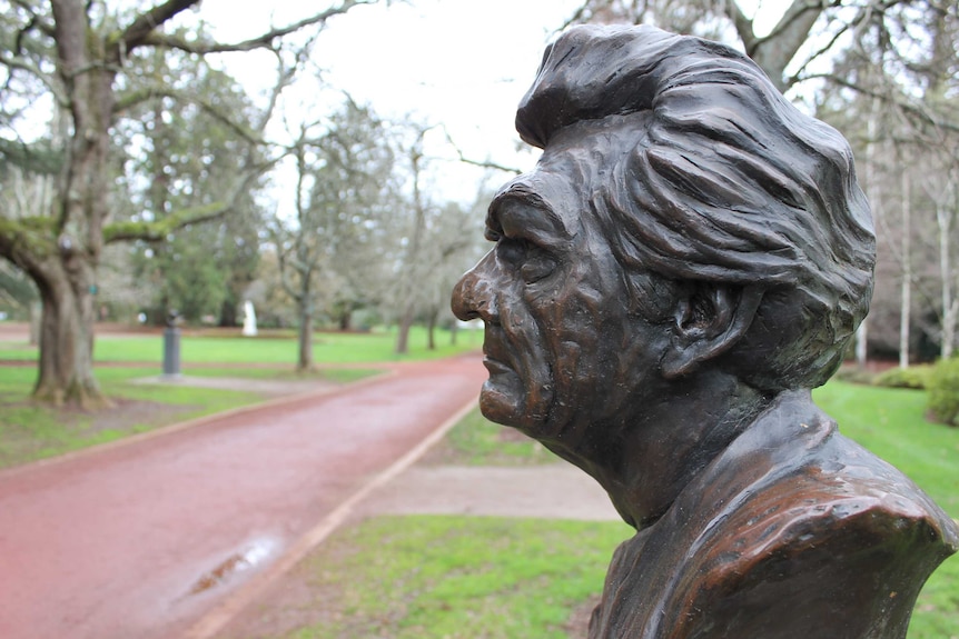 The side profile of a bronze portrait of Bob Hawke in Ballarat.