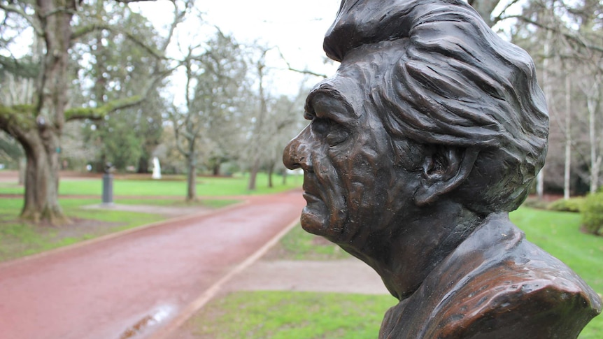 The side profile of a bronze portrait of Bob Hawke in Ballarat.