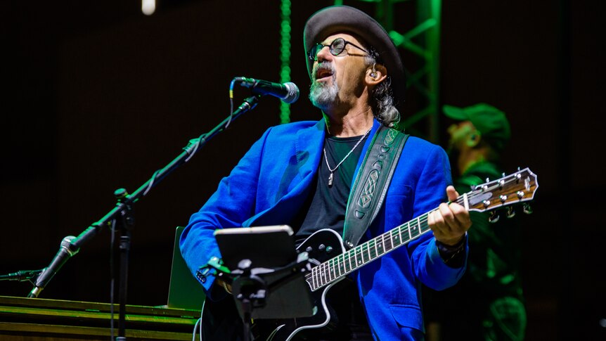 L’ancien guitariste de Dire Straits, Jack Sonni, qui jouait sur la tournée Brothers in Arms, est décédé à 68 ans