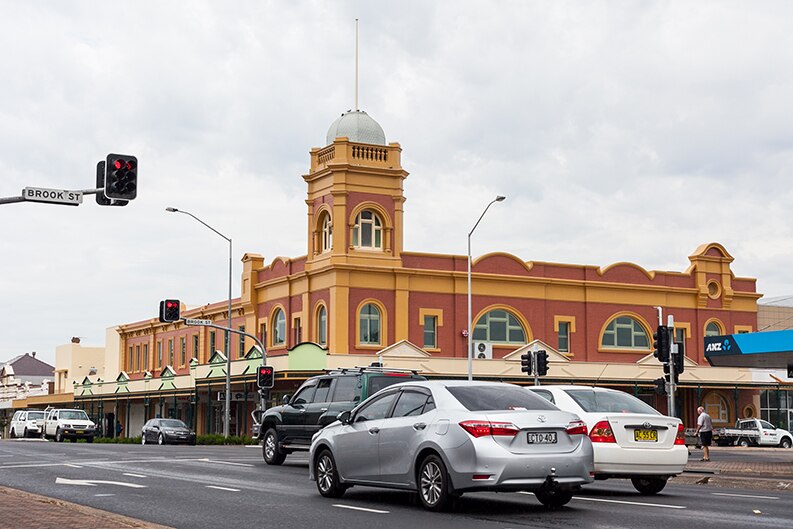 Cars drive along Muswellbrook's main street.