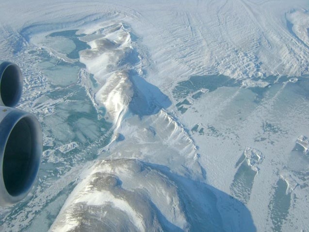 A plane flies over the Northeast Greenland Ice Stream.