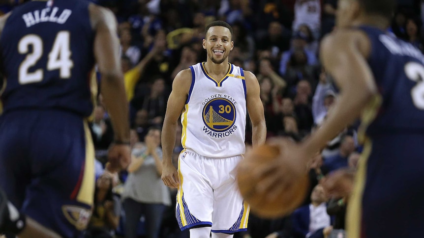 Stephen Curry grins against New Orleans