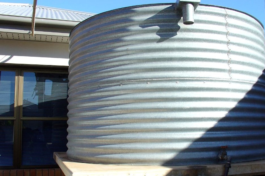 A picture of a large water tank.