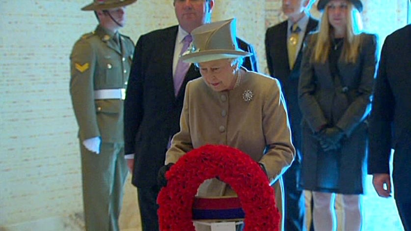 Queen visits War Memorial