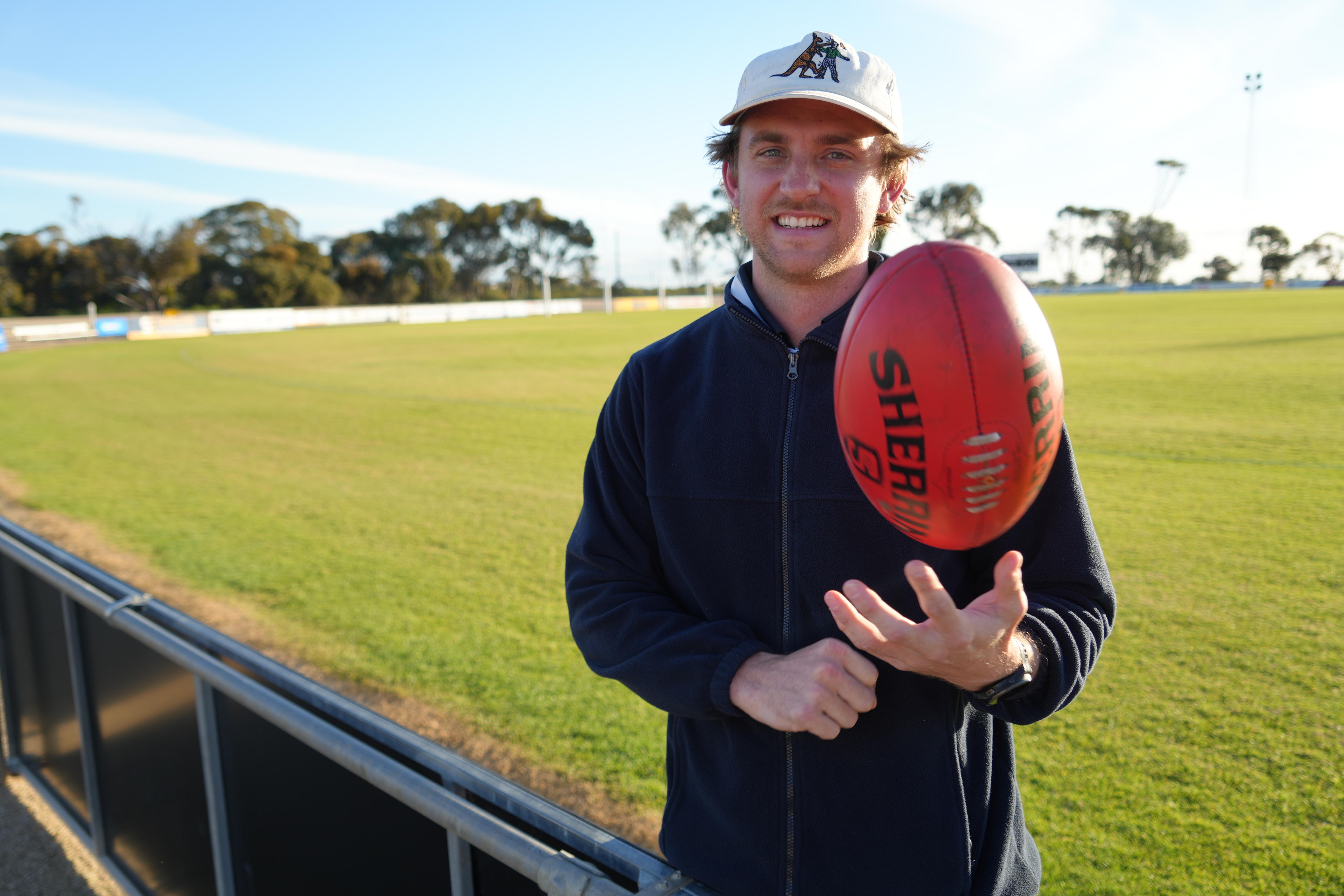 'Once in a lifetime': Schoolteacher wins AFL Fantasy competition