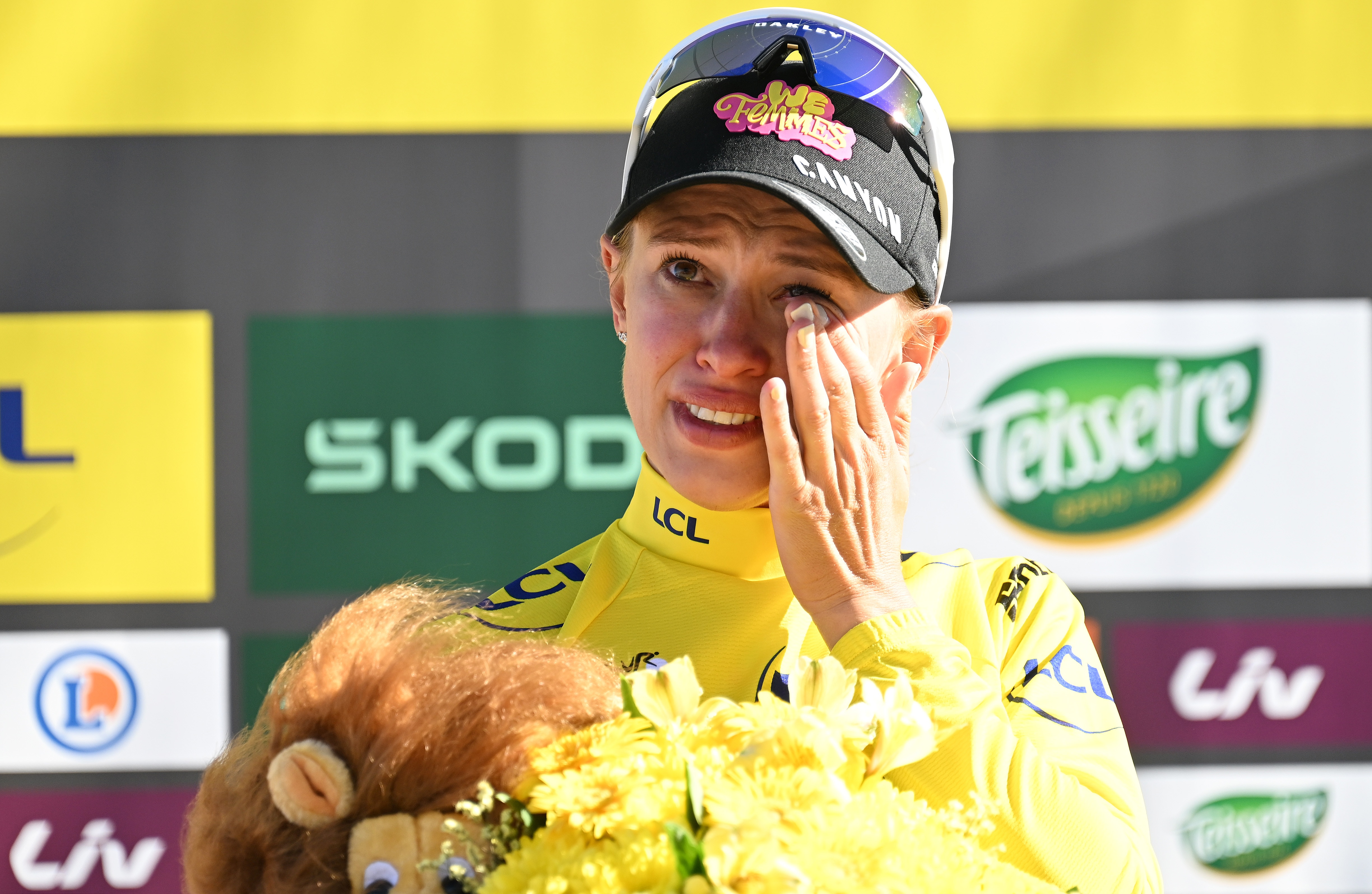 Surprise parents' visit inspires new leader in Tour de France Femmes