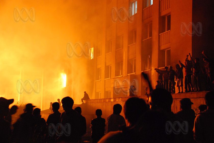 Mongolian rioters burn ruling party headquarters - ABC News