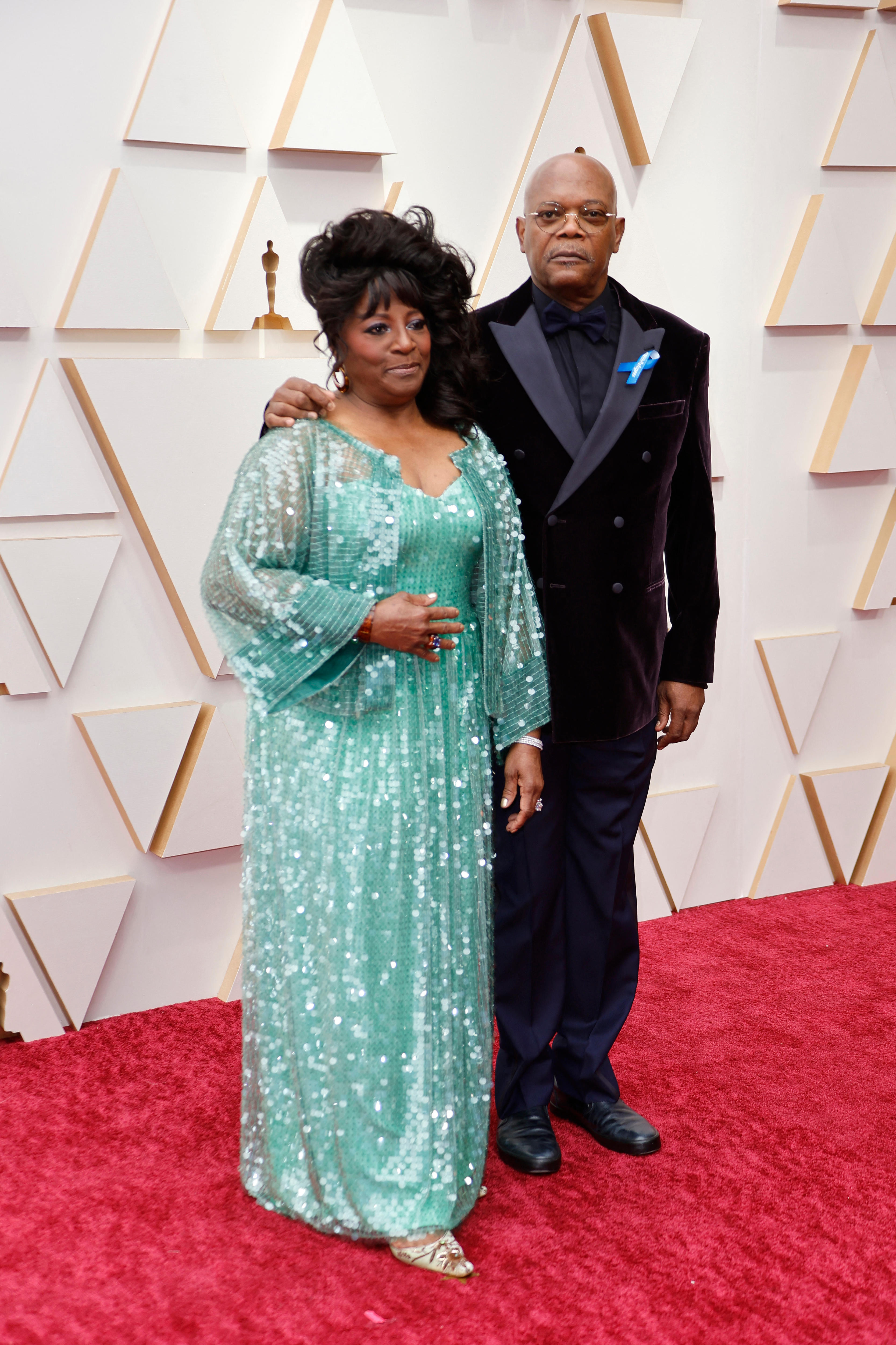 Actor Samuel L. Jackson in a dark suit and wife LaTanya Richardson Jackson in a light blue dress on Oscars red carpet.