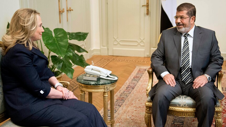 Clinton meets Mursi in Cairo