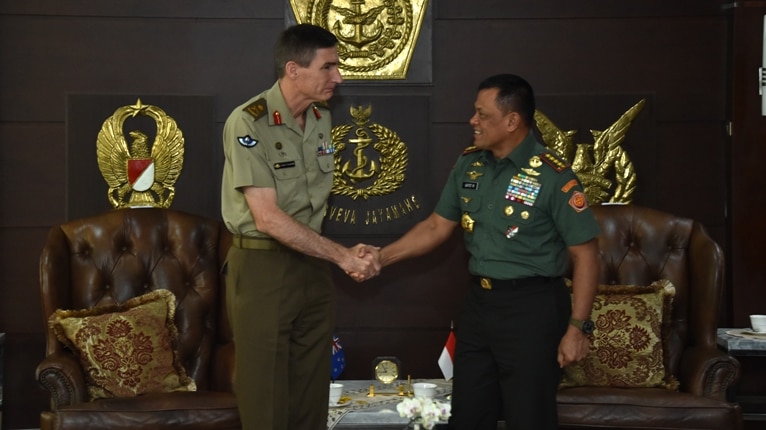 Lieutenant General Angus Campbell shakes hands with General Gatot Nurmantyo.