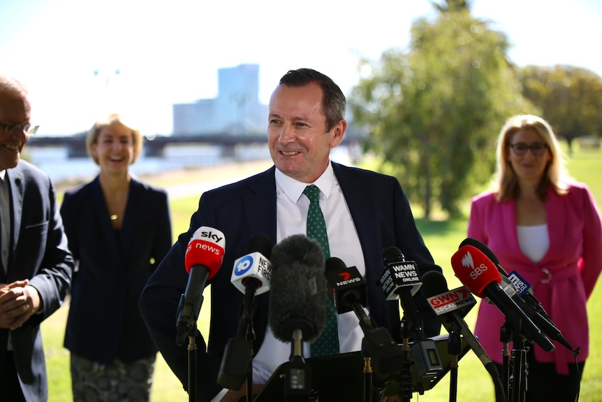 Mark McGowan, Michaelia cash (à gauche) et Rita Saffioti