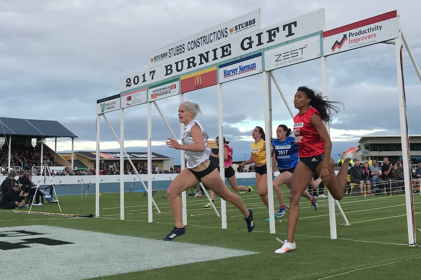 Morgan Gaffney (white shirt) pips Morgan Mitchell (red) for the Women's Gift in Burnie.