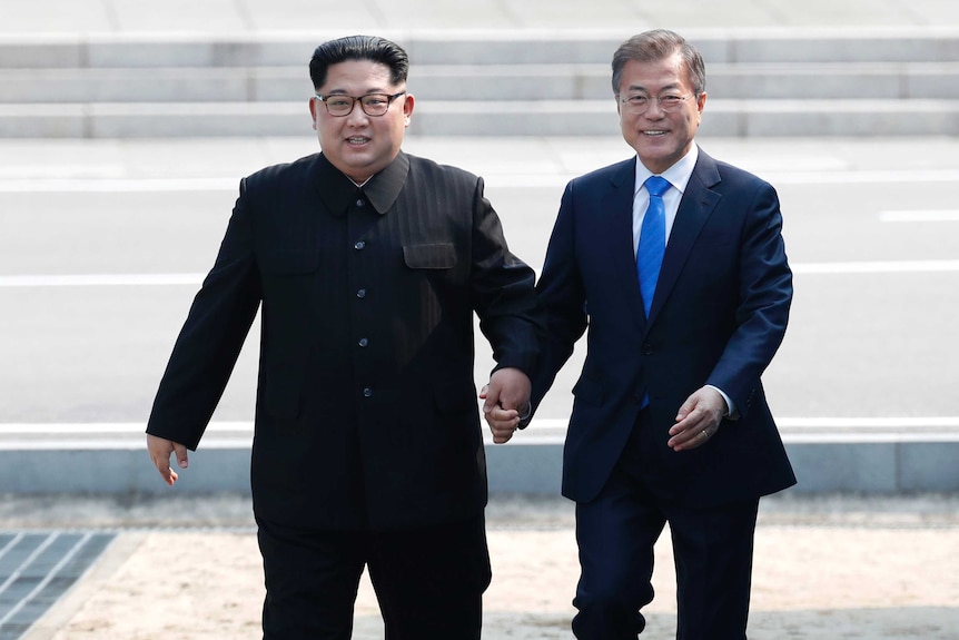 Kim Jong-un and Moon Jae-in cross the military demarcation line.