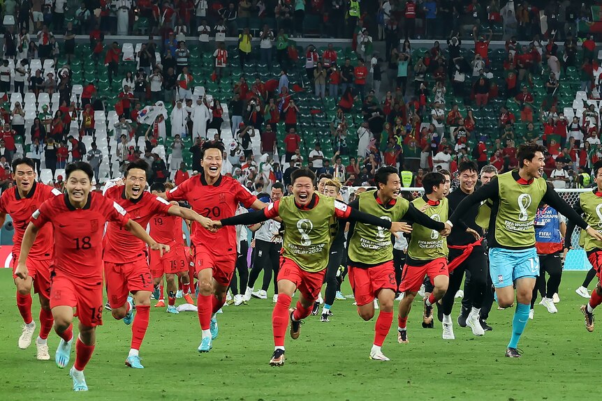 I giocatori sudcoreani hanno corso all'unisono per festeggiare