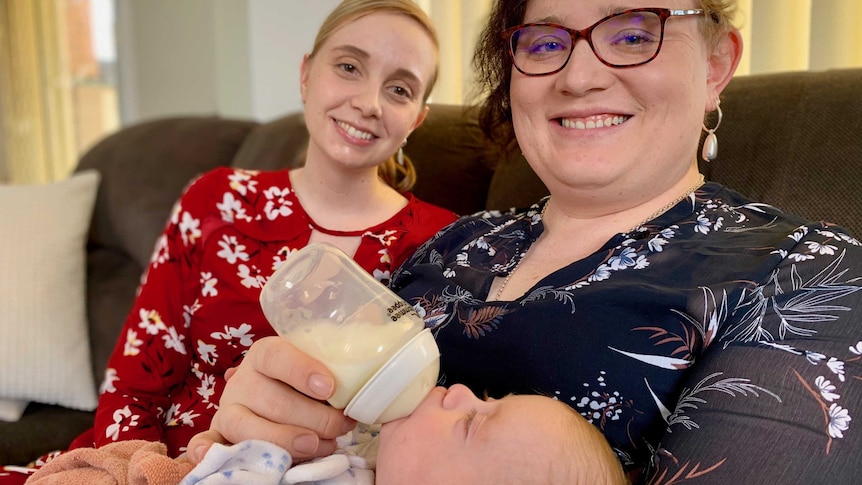Couple Rebecca and Isabelle Sutherland holding their baby