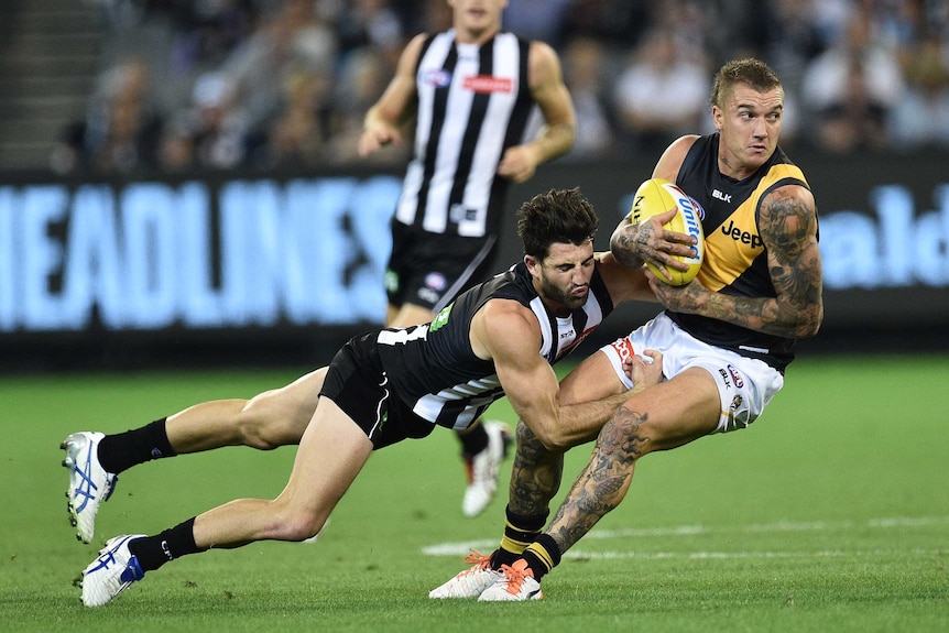 Alex Fasolo tackles Dustin Martin