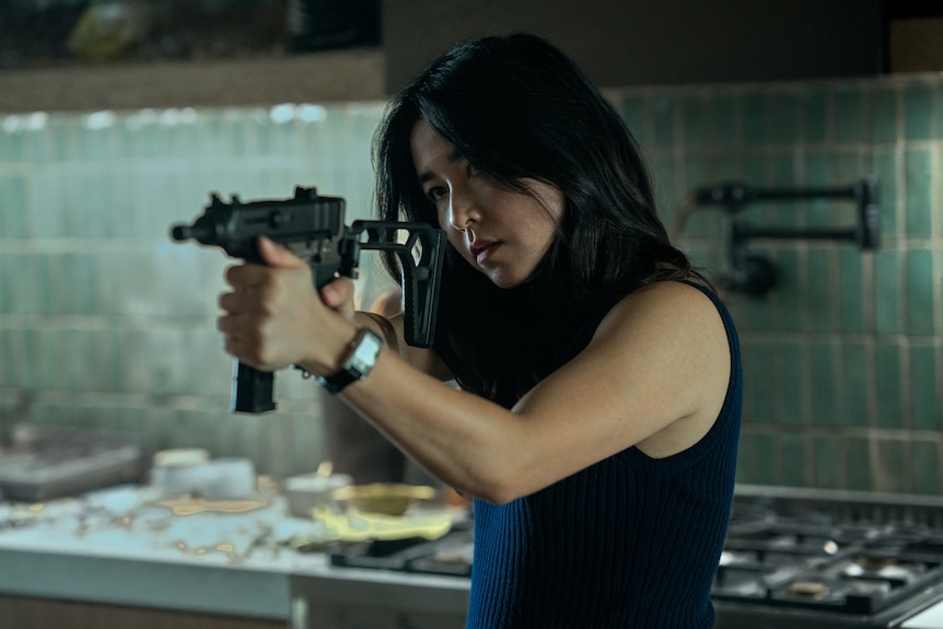 Maya Erskine as Jane Smith holding and pointing a gun
