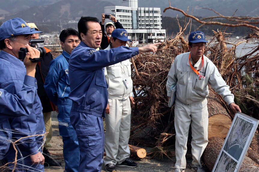 Naoto Kan visits tsunami-devastated Rikuzentakata.