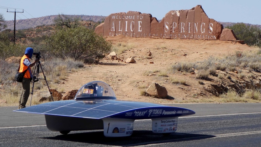 The Tokai Challenger enters Alice Springs during the World Solar Challenge.