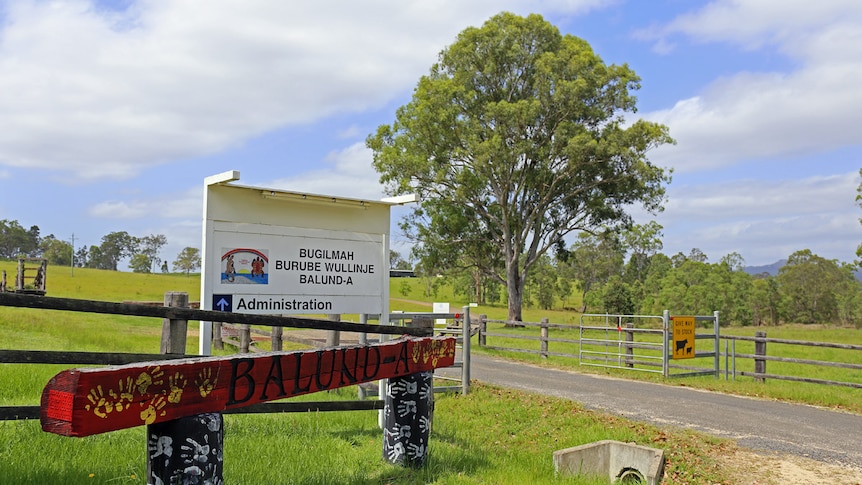 Balund-a sign and gate