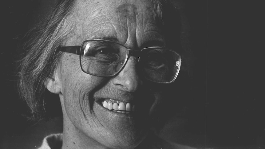 A black and white portrait of Elisabeth smiling.