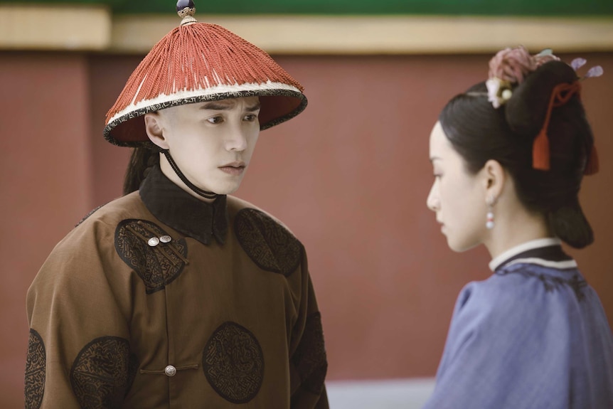 A scene from the Story of Yanxi Palace with characters in traditional Qing dynasty clothing