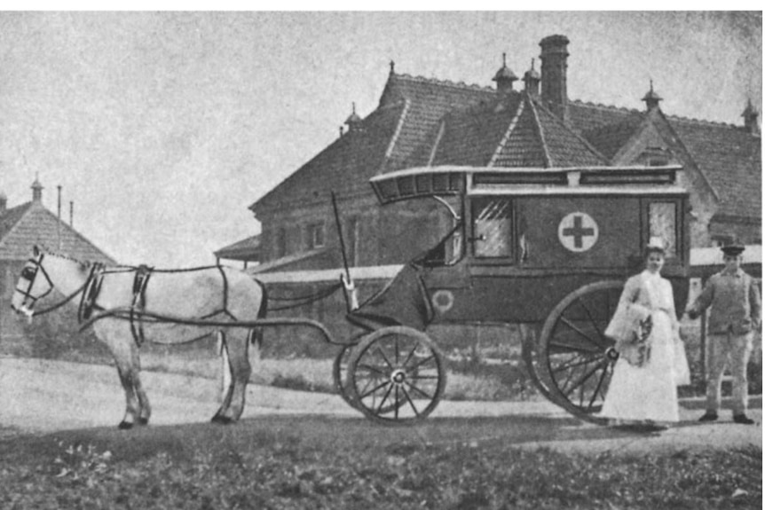A black-and-white photo of a horse pulling an ambulance in the 1900s.