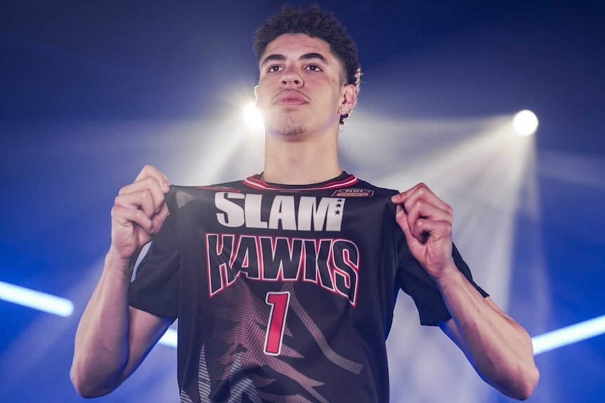 Illawarra Hawks player LaMelo Ball shows off his number one NBL jersey during a promotional photoshoot.