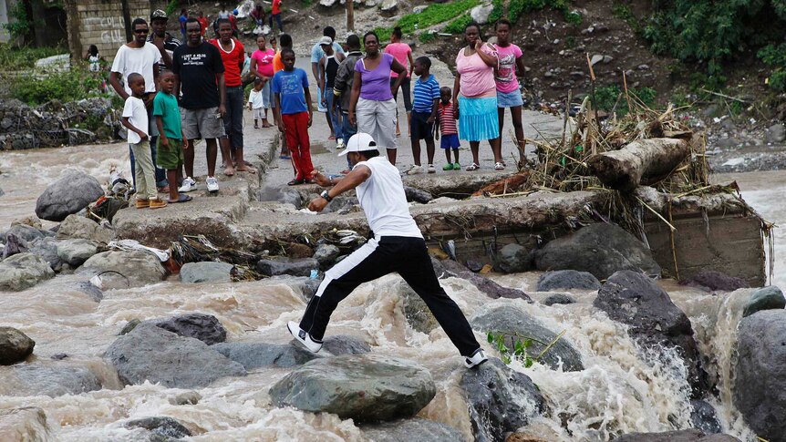 Hurricane Sandy lashes Jamaica