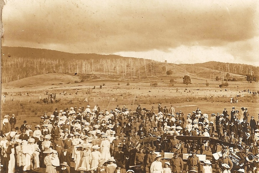 WW1 recruitment rally Lilydale 1915