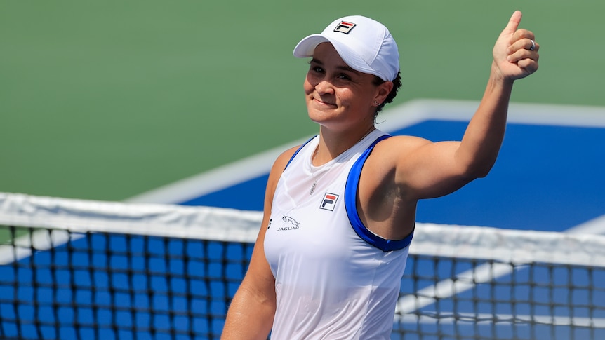 Ash Barty smiles and gives a thumbs up to the crowd